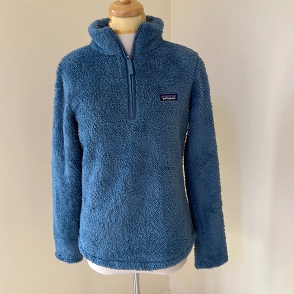 NWT! Patagonia pigeon blue medium 1/4 zip soft furry jacket.